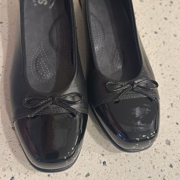 SAS Comfort Slip On Black Leather Shoes Toe Bow Flats Made in USA SZ 8.5 NARROW - Picture 11 of 12